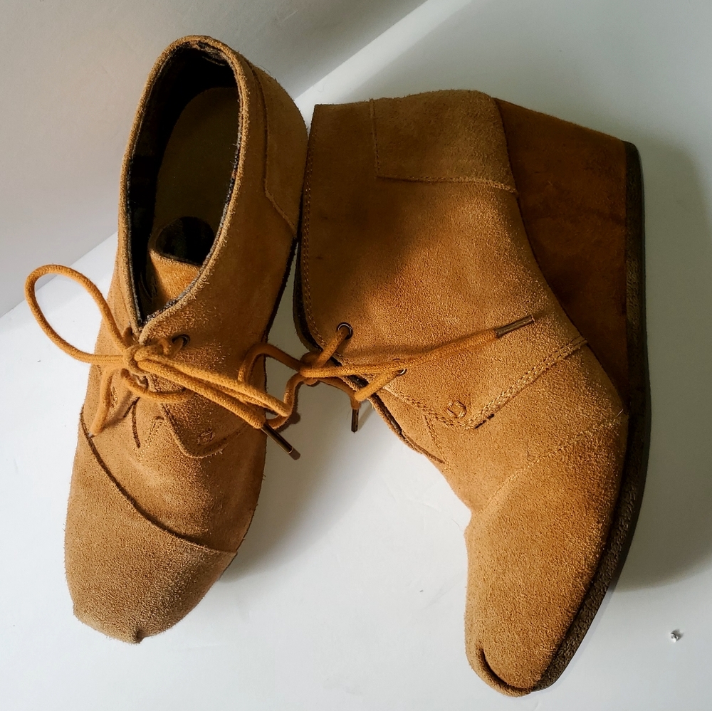 Toms Wedge Suede Bootie Women's size 10 Bobs